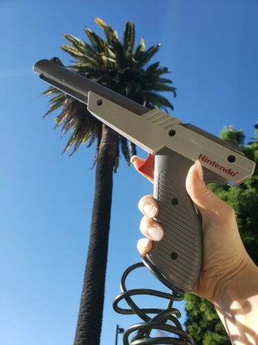 Official Nintendo NES Brand Gray Grey Gun Controller Zapper VG Cond NES-005
