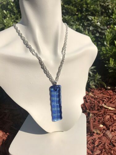 Unique Extra Large Deep Blue Art Glass Ribbed Pendant Silver Tone Necklace