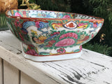 Antique 1821-1850 Famille Canton Rose Medallion Design Chinese Porcelain Bowl