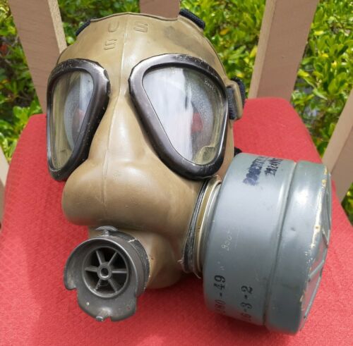 Vintage U.S. Military M9 Gas Mask Original