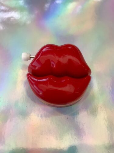 Vintage Wind Up Kissing Moving Red Lips Valentines Day Hallmark Rare Pin