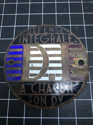 Defense Integrale A Chacun Son DV Car Badge