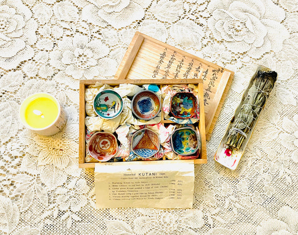 Japanese Vintage Historical Kutani Porcelain Cup Set of 6 Sake Cups In Wood Box