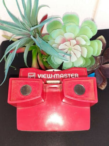 Vintage Red & White Gaf View Master & Winnie The Pooh & The Honey Tree