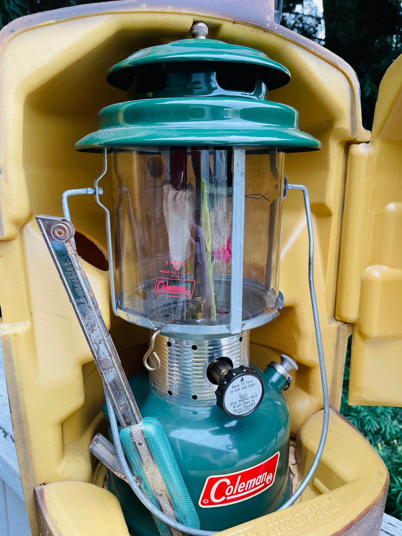 Vintage Coleman Pyrex Glass Globe Metal Kerosene Lantern & Camo