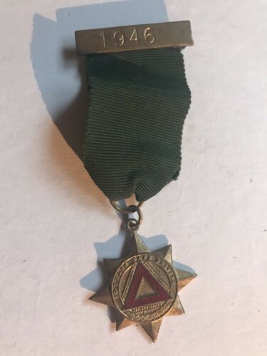 10 Years Safe Driving Award Pin Badge 1946