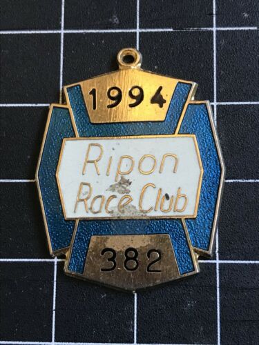 1994 Ripon Race Club Enamel Badge #382 Gent Horse Racing