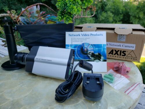 Axis 221 Day & Night POE IP Network Surveillance Security Camera 0221-001 in box