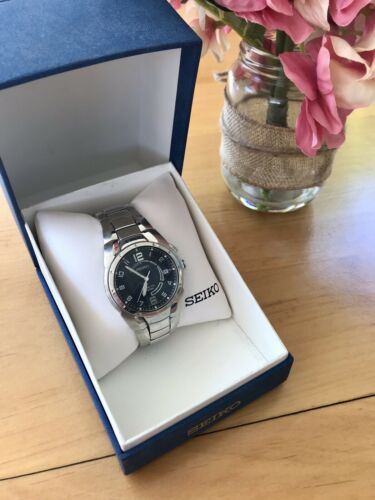 Seiko Men's Kinetic Watch Water Resistant 100 M SKA235 Blue Face Silver Tone